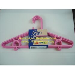 P02346 ไม้แขวนเสื้อ สีหวาน ราคาต่อกล่อง กล่องละ 24 มัด มัดละ 6 อัน (คลิ๊กที่สินค้าเพื่อดูรายละเอียด)