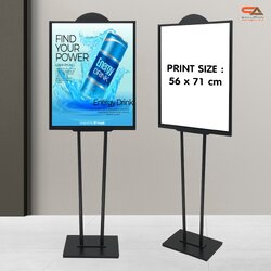 โปสเตอร์สแตนด์เหล็ก เสาคู่ สีดำ ขนาด (W)58 x (L)73 x H157 cm. ฐานเหลี่ยม โชว์งานพิมพ์2ด้าน ด้านบนครึ่งวงกลม สำหรับใส่โลโก้ ถอดประกอบได้