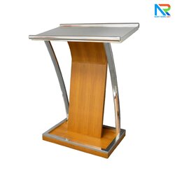 โพเดียมไม้ยืนคู่ Top หุ้มสแตนเลสยืนคู่ สีสัก ขนาด (W) 90x (L) 59 x (H) 120 cm. พร้อมตกแต่งเสาโค้งสแตนเลสเกรด304
