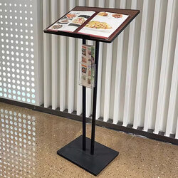 เมนูสแตนด์ เหล็ก TOP ลายไม้สีโอ๊ค ขนาด (W)52 x (L)38 x (H)108 cm. เสาคู่พร้อมกล่องใส่โบชัวร์ ถอดประกอบได้