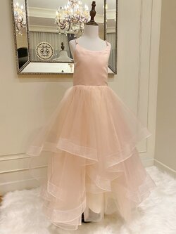 เดรสสายเดี่ยวออกงานราตรียาวสีครีม สไตล์มินิมอล