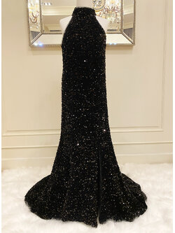 เดรสออกงานราตรียาวทรงหางปลา ไหล่ล้ำ สีดำ ผ้าปักเลื่ยมทั้งชุด ดีเทลผ่าข้าง