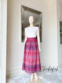 (No. 005) กระโปรงผ้าฝ้ายไทยทอเครื่อง สีแดง ทรงทวิส แบรนด์ Chabafah (ชบาฟ้า)