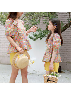เซตเสื้อลายดอกโทนส้มพร้อมขาสั้นสีเหลือง