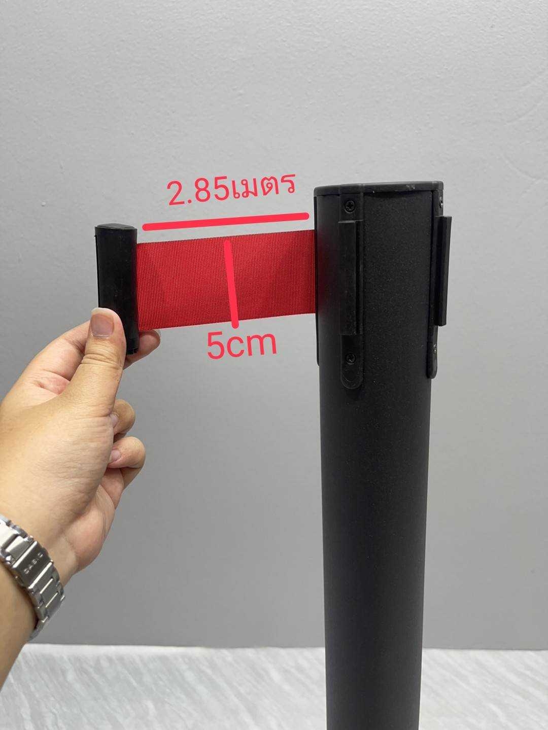 เสากั้นบริเขต เหล็กสีดำ พร้อมสายผ้าดึงกลับอัตโนมัติสีแดง