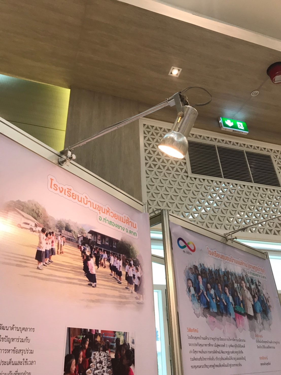 เช่าบอร์ดนิทรรศการ ไวท์บอร์ด แบบตั้งเดี่ยว ขนาด 100x200 ซม. บริการติดตั้งพร้อมรื้อถอน กทมฯและปริมณฑล