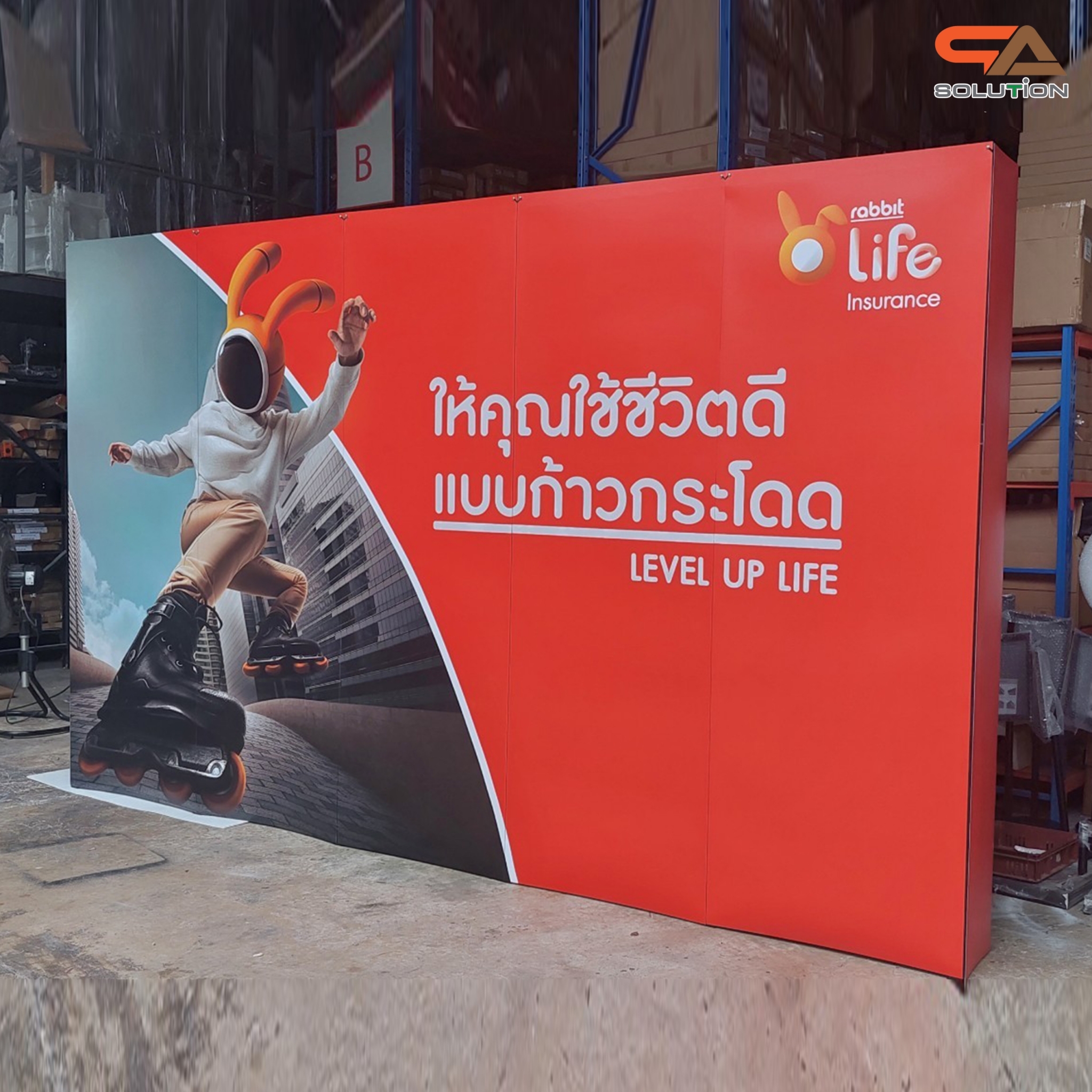 BACK DROP ฉากแบคดรอป รุ่นเหลี่ยม แบบตรง โครงอะลูมิเนียมพร้อมงานพิมพ์ + โคมไฟ 2 ชุด และกระเป๋าล้อลาก 1 ใบ