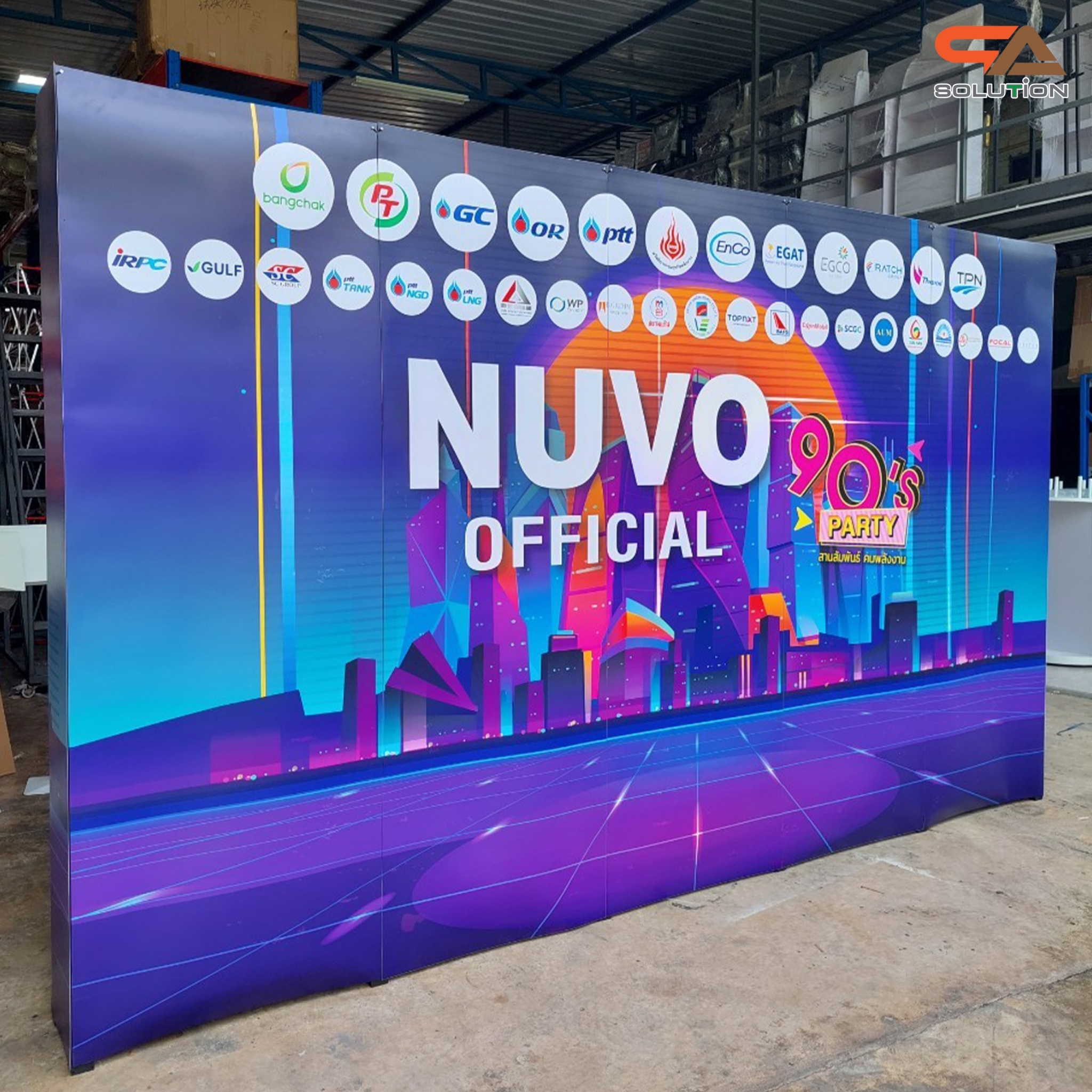 BACK DROP ฉากแบคดรอป รุ่นเหลี่ยม แบบตรง โครงอะลูมิเนียมพร้อมงานพิมพ์ + โคมไฟ 2 ชุด และกระเป๋าล้อลาก 1 ใบ