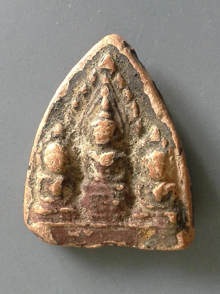 A099 พระตรีกาย เนื้อดิน