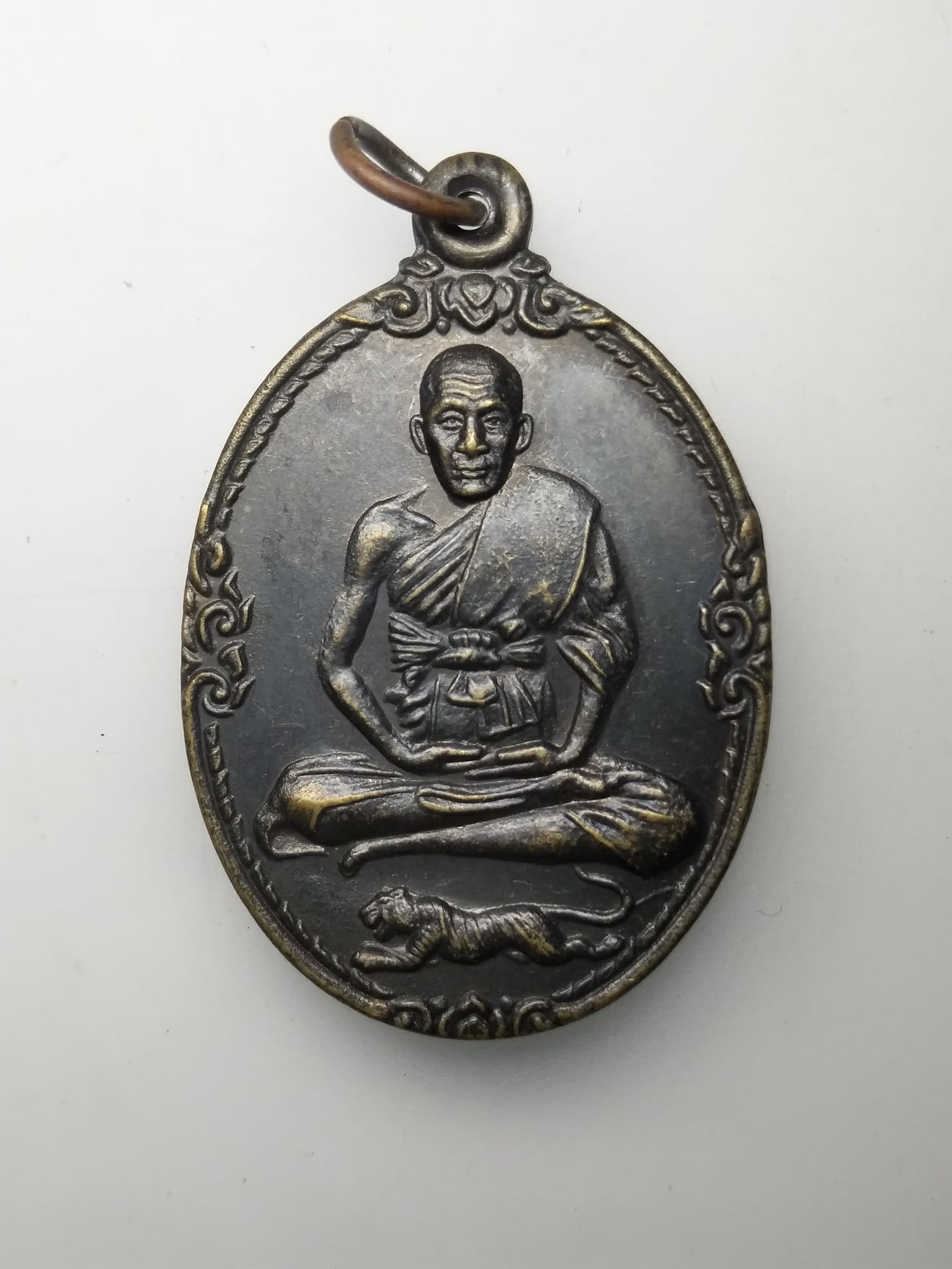 G404 เหรียญนั่งเสือรุ่นบูชาครู หลวงพ่อเปิ่น วัดบางพระ จ.นครปฐม ปี 2551