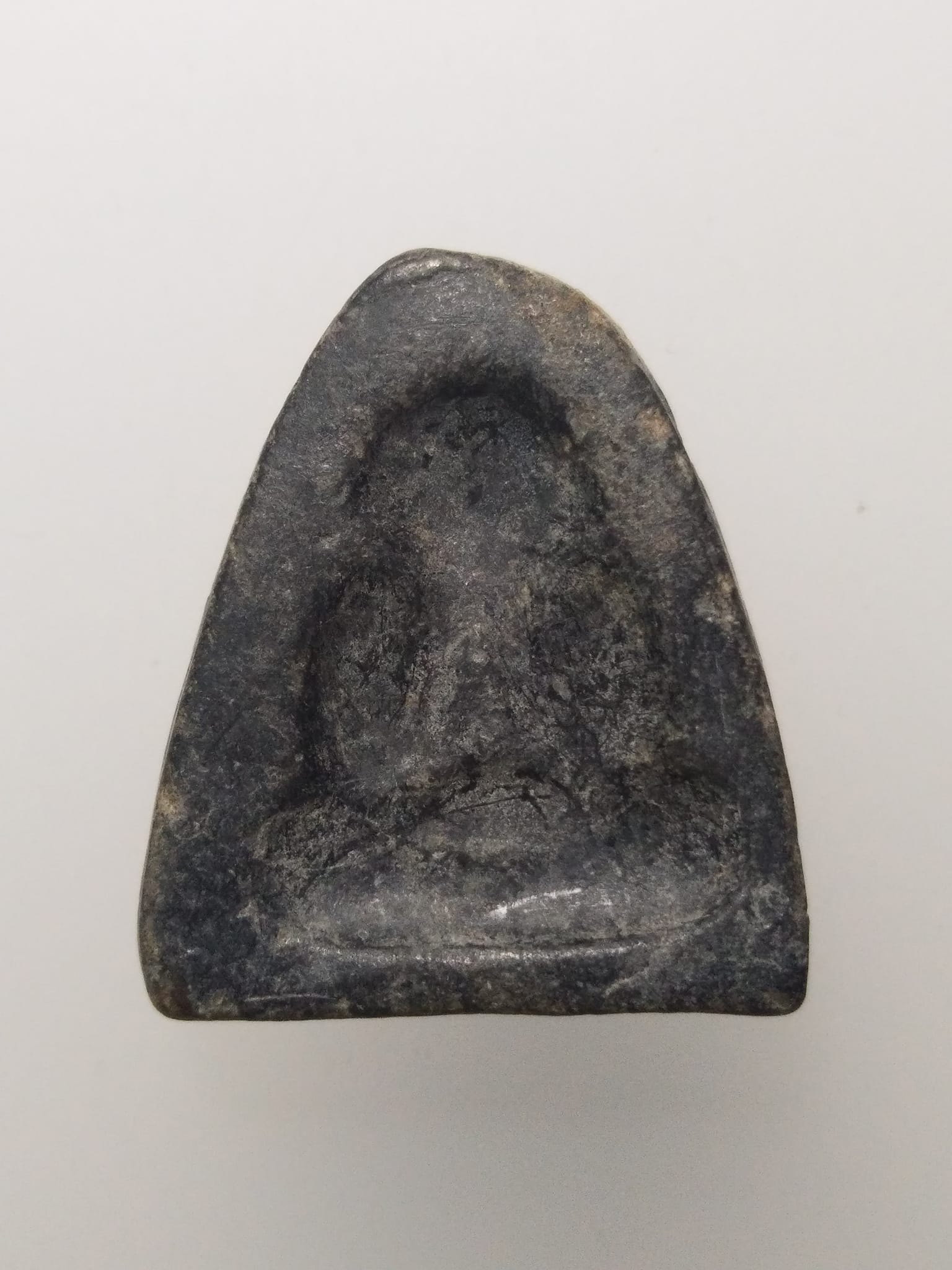 F163 พระปิดตาหลังแบบ