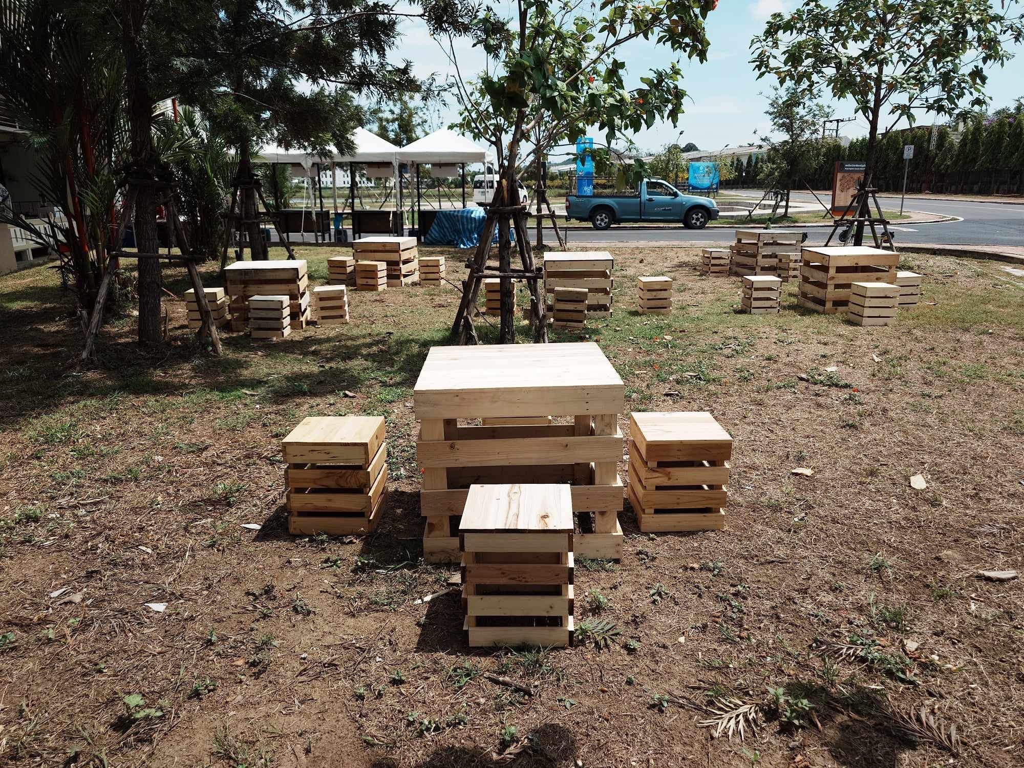 ชุดโต๊ะลังไม้