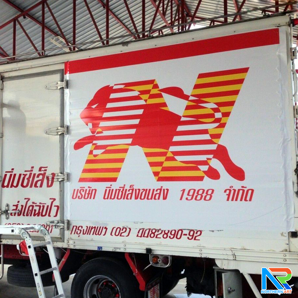 สติ๊กเกอร์ติดรถหกล้อ ไม่ทิ้งคราบกาว สั่งผลิตและติดตั้งตามแบบที่ต้องการ ติดได้ทั้ง กรุงเทพ และ เชียงใหม่