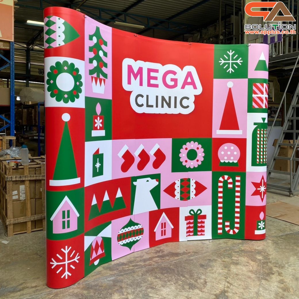 BACK DROP ฉากแบคดรอป รุ่นมน แบบโค้ง โครงอะลูมิเนียม ถอดประกอบได้ พร้อมงานพิมพ์+โคมไฟ พร้อมกระเป๋าล้อลาก 1 ใบ