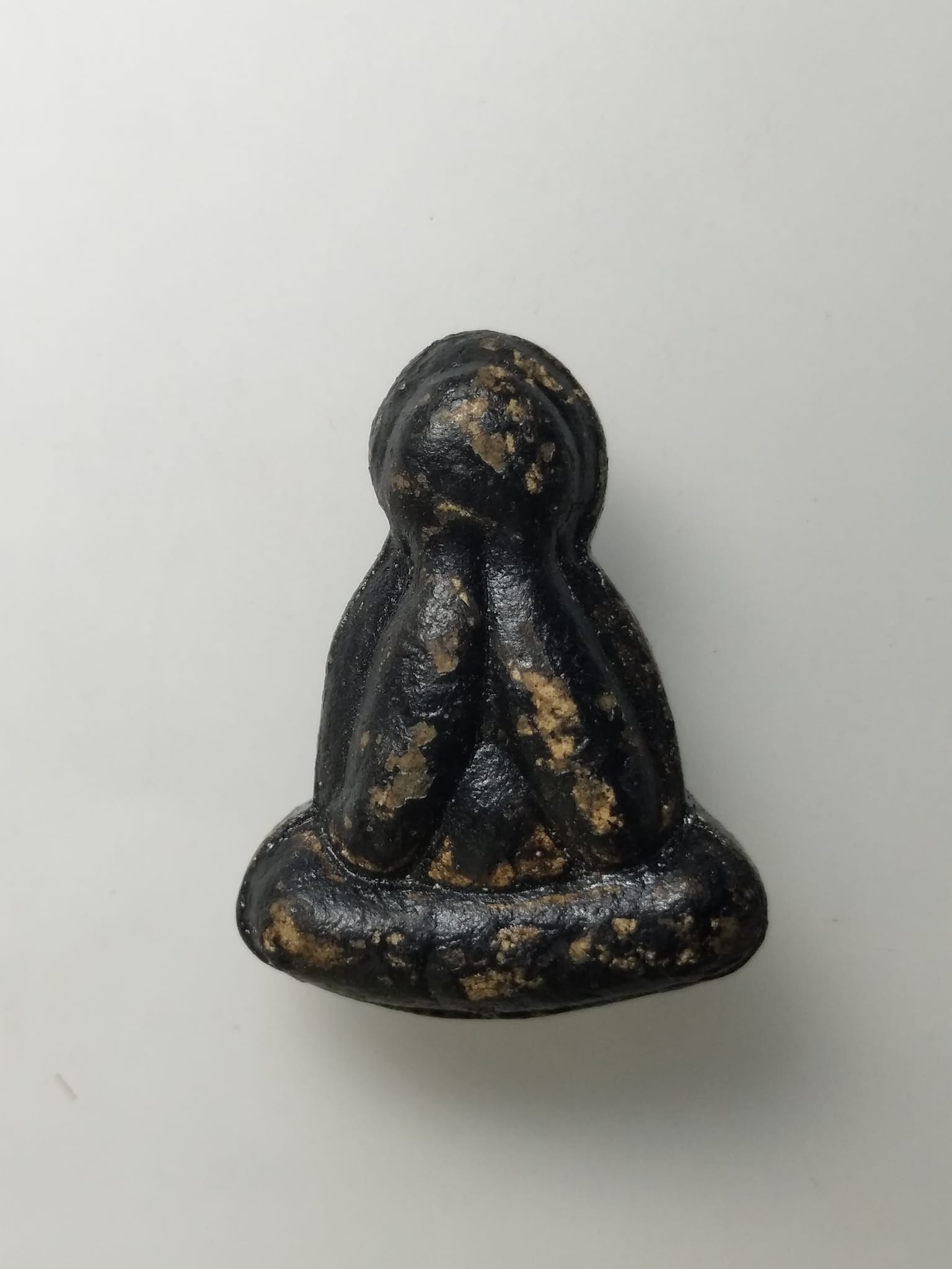 H416 พระปิดตา วัดสะพานสูง เนื้อผงจุ่มรัก พิมพ์ชลูด