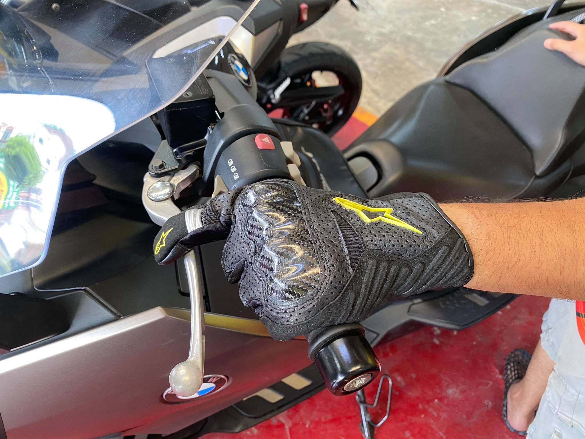 AP Gloves แดง/เหลือง