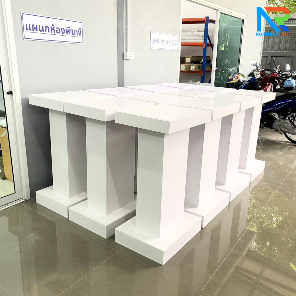 แท่นโชว์สินค้า ดีสเพลย์โชว์สินค้า สีขาว ขนาด (W)50 x (L)40 x (H)119 cm. ด้านบนครอบด้วยอะคริลิคใส4ด้าน