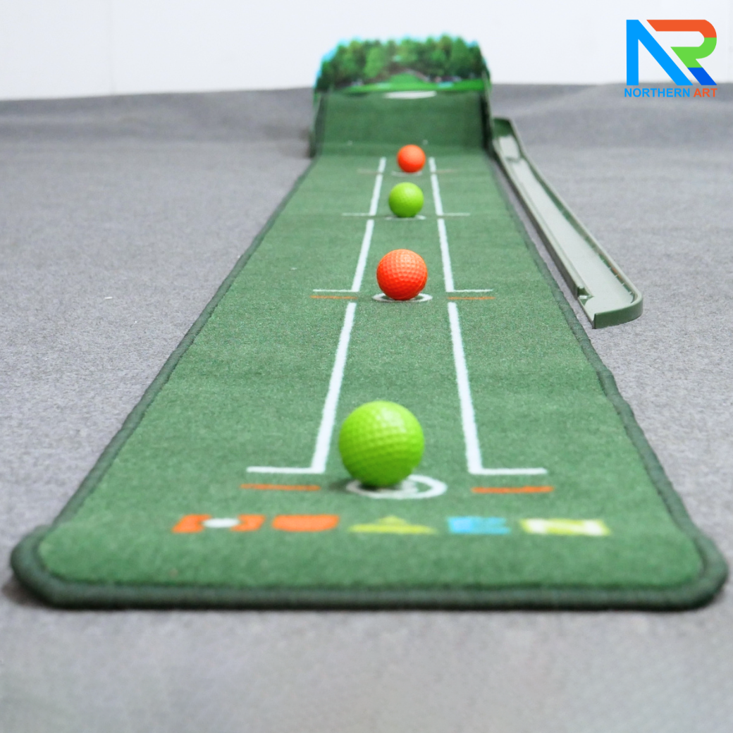 เกมส์กอล์ฟ ขนาด (W)30 x (L)284 x (H)10 cm. พร้อมไม้พัตเตอร์ปรับระดับได้ 1 อัน และลูกกอล์ฟโฟม 10 ลูก