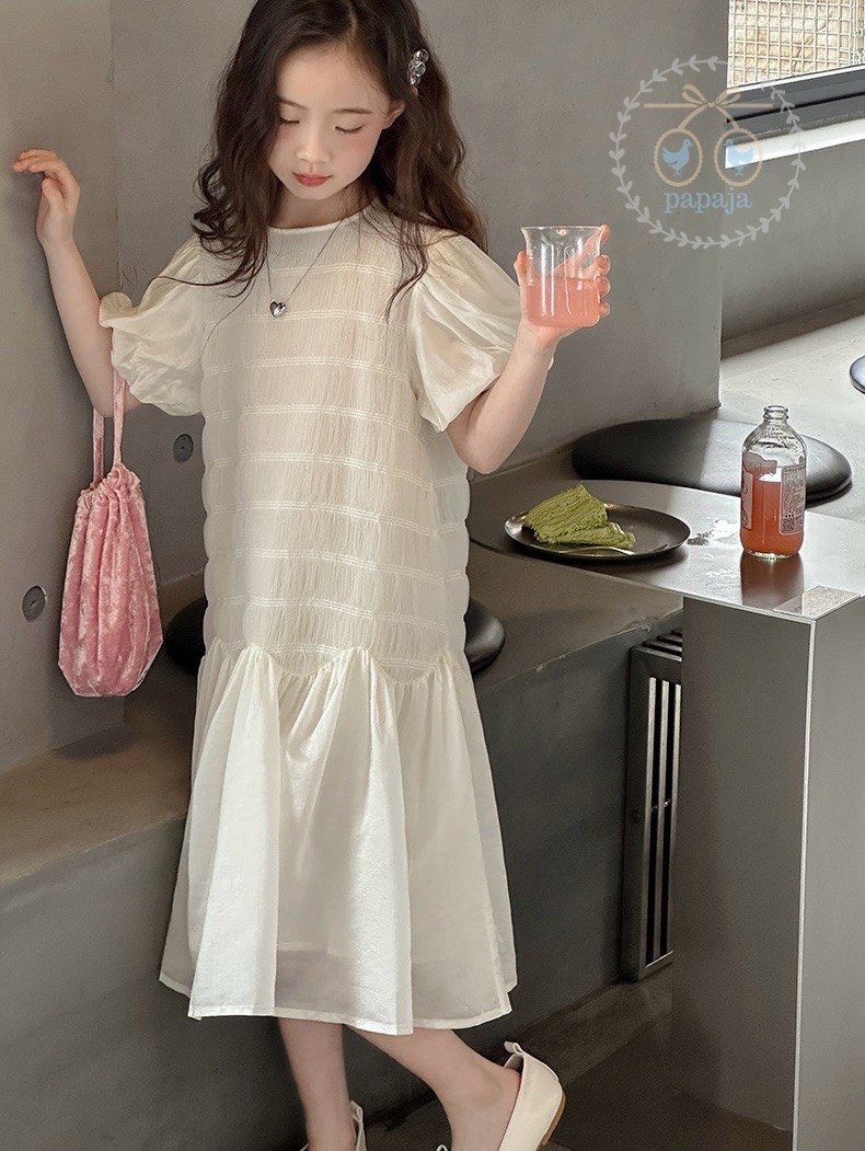 เดรสแขนสั้นสีขาวครีมจับสม๊อค