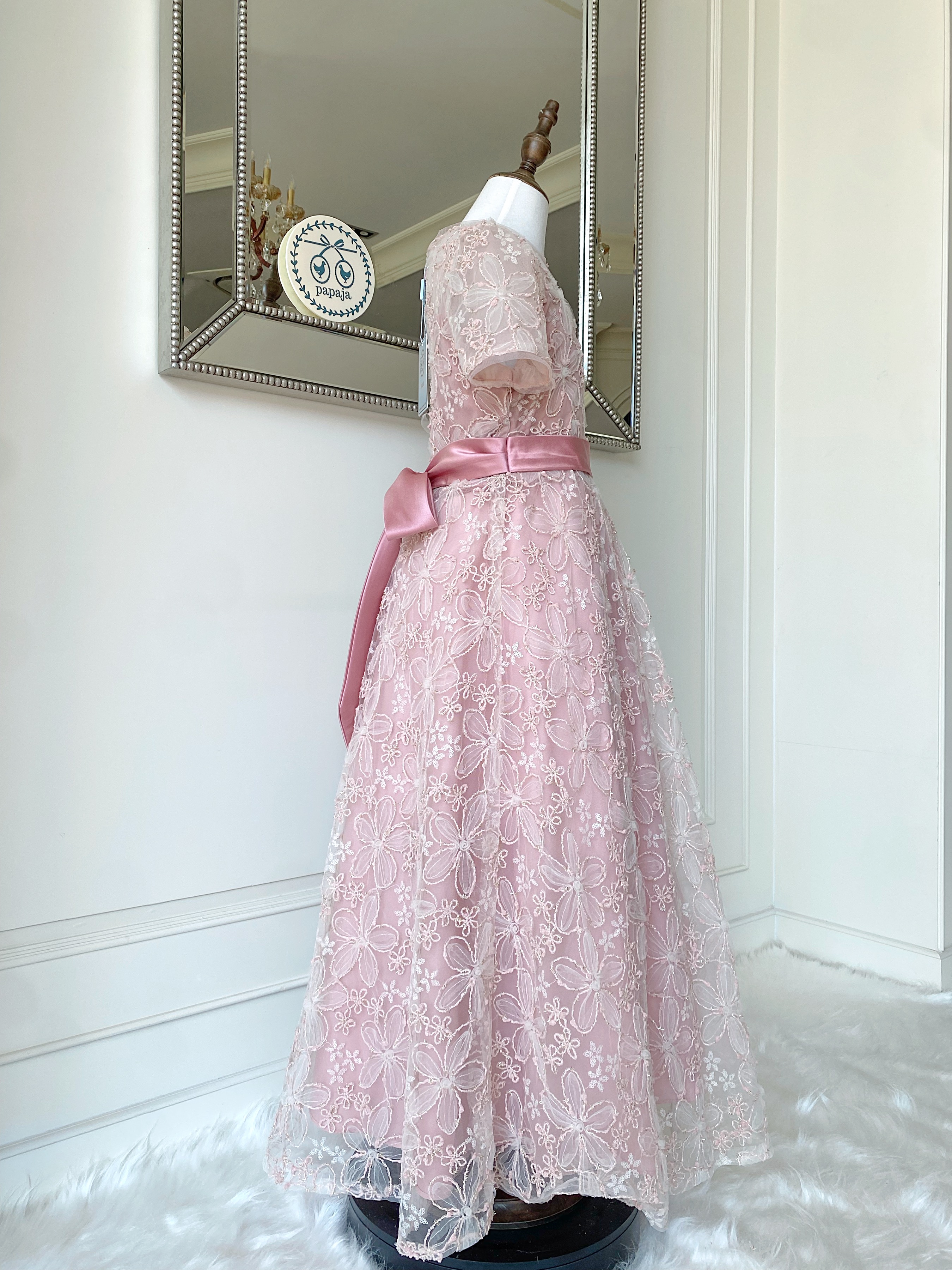 เดรสออกงานราตรียาวแขนตุ๊กตา (งานไฮพรีเมี่ยม) ผ้าลูกไม้ฉลุโทนสีชมพูตุ่น ลุคผู้ดี สวยคลาสสิค