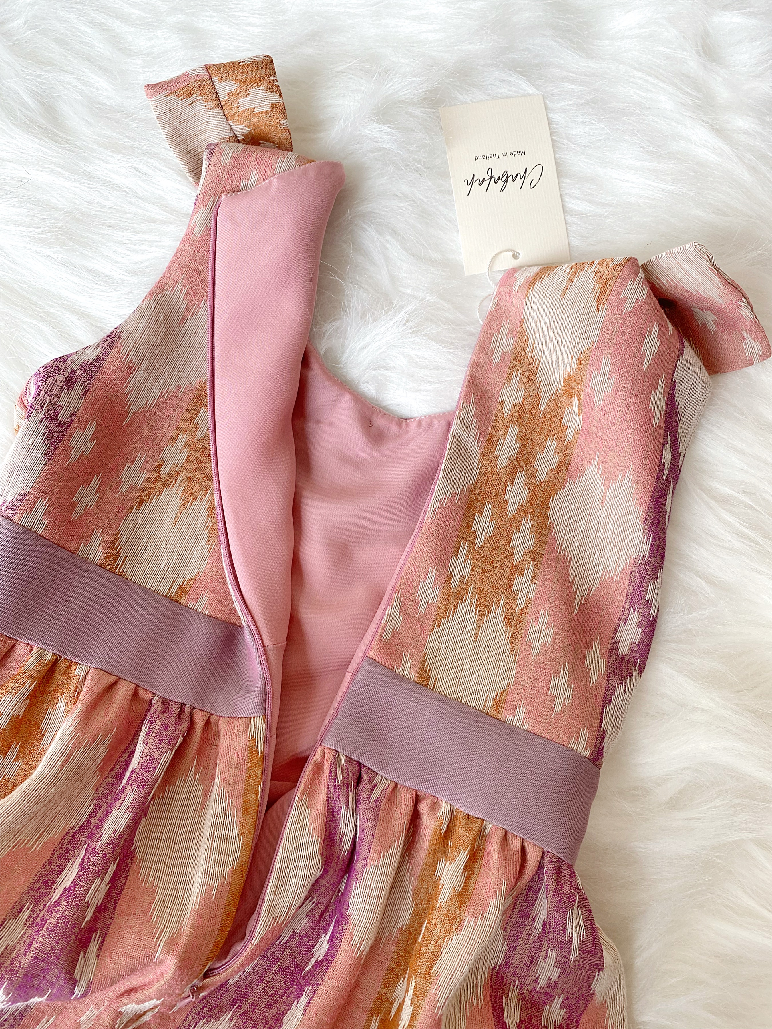 เดรสแขนกุดผ้าไทย แบรนด์ Chabafah สีม่วงตุ่น