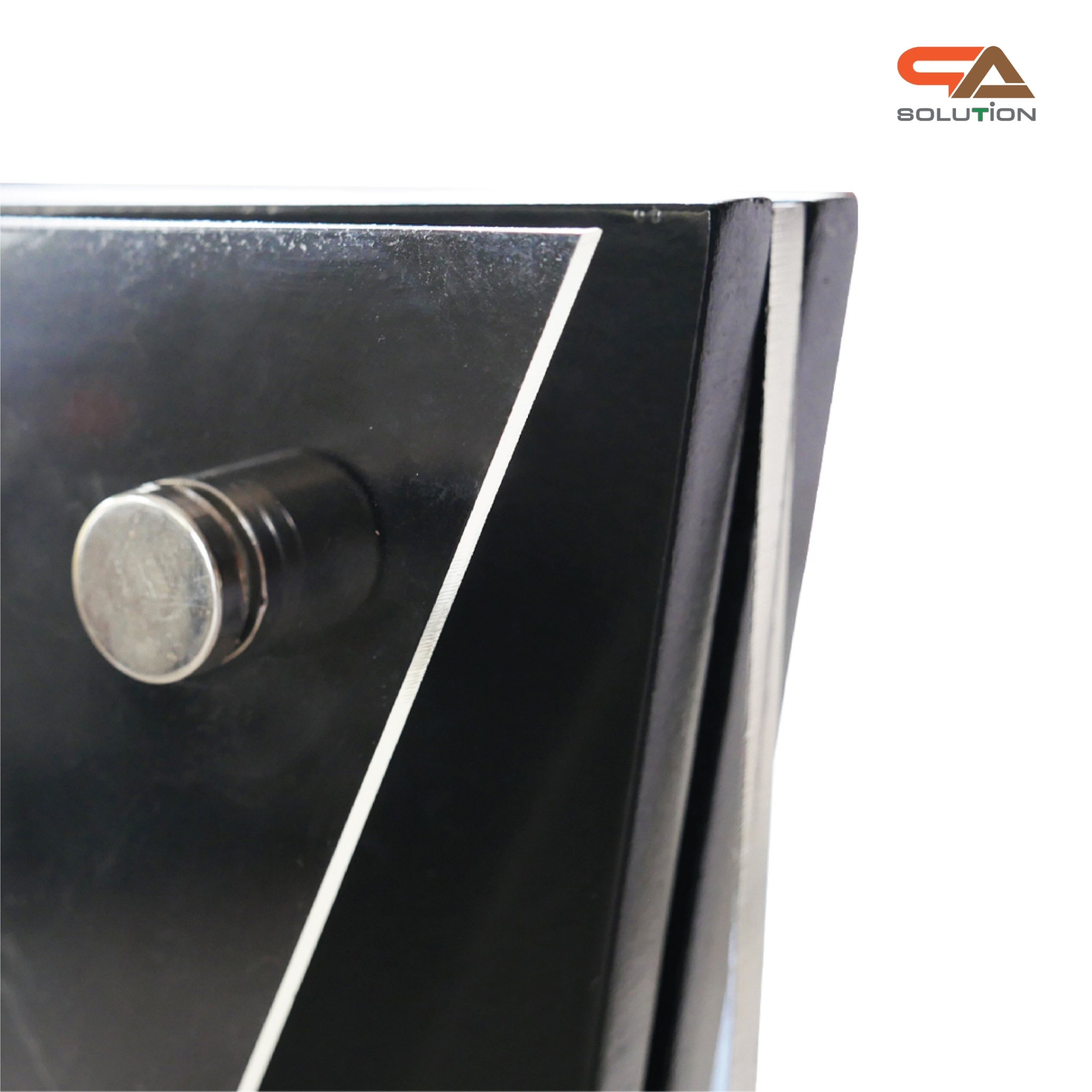 โพเดียมไม้สีดำ ทรงสามเหลี่ยม ขนาด (W) 45 x (L) 35 x (H) 120 cm. ด้านข้างอะคริลิคใส หนา 8 มม. ด้านหน้าอะคริลิคใส ติดหมุด สำหรับติดโลโก้