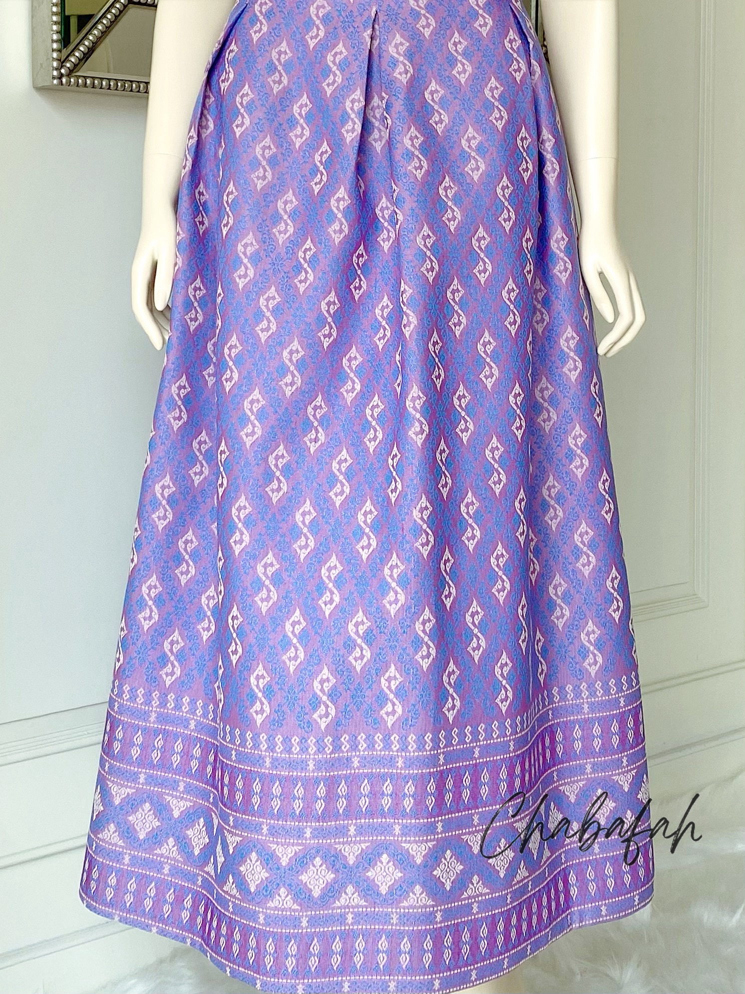 (No. 012) กระโปรงผ้าฝ้ายไทยทอเครื่อง สีม่วงทอลายขอพระราชทาน ทรงทวิส แบรนด์ Chabafah (ชบาฟ้า)