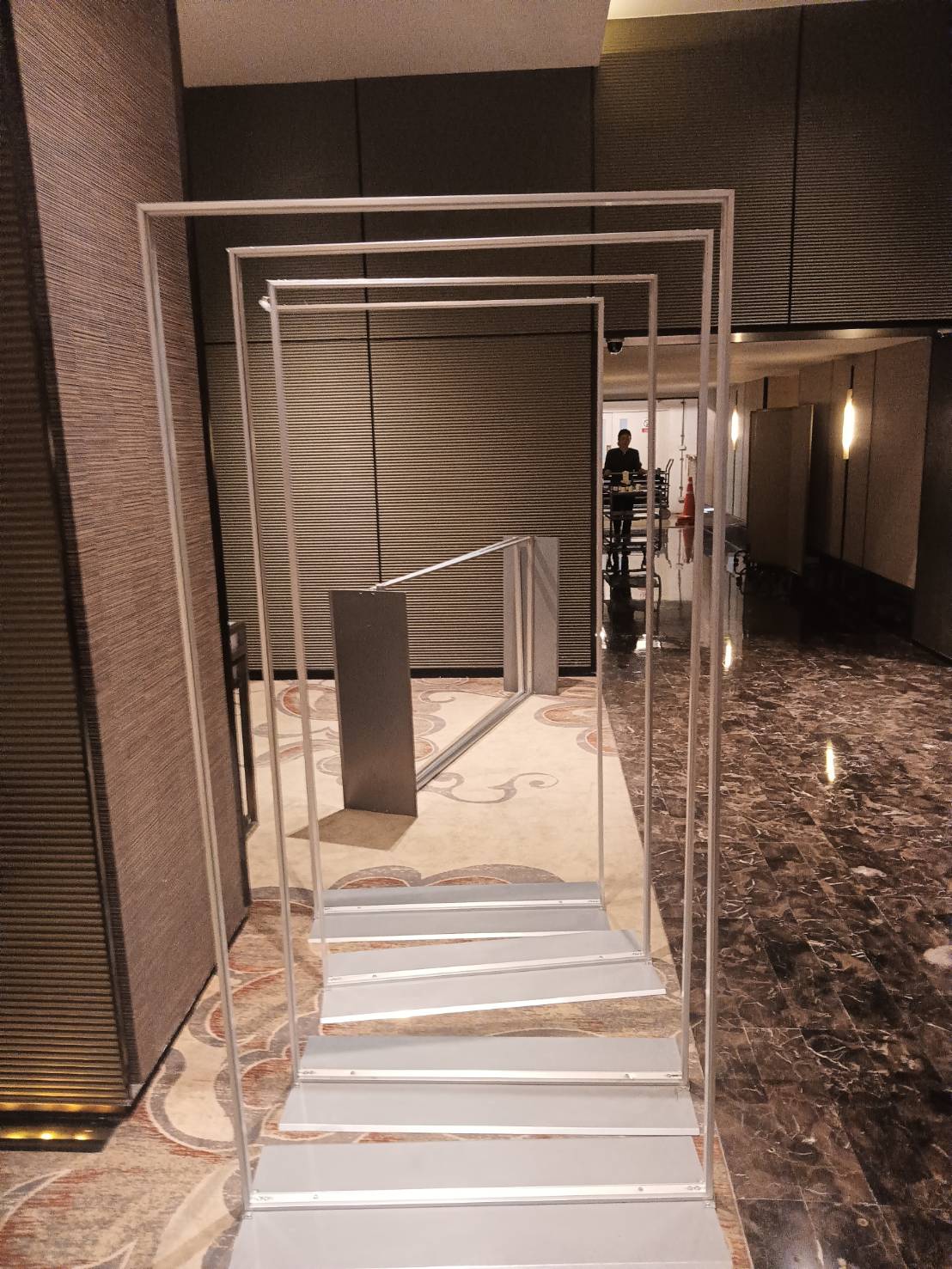 เช่าบอร์ดนิทรรศการ เช่าป้ายประชาสัมพันธ์ ขนาด 100x200 cm.โชว์งานพิมพ์ 2 ด้าน แข็งแรง มั่งคง พร้อมติดตั้งหน้างาน