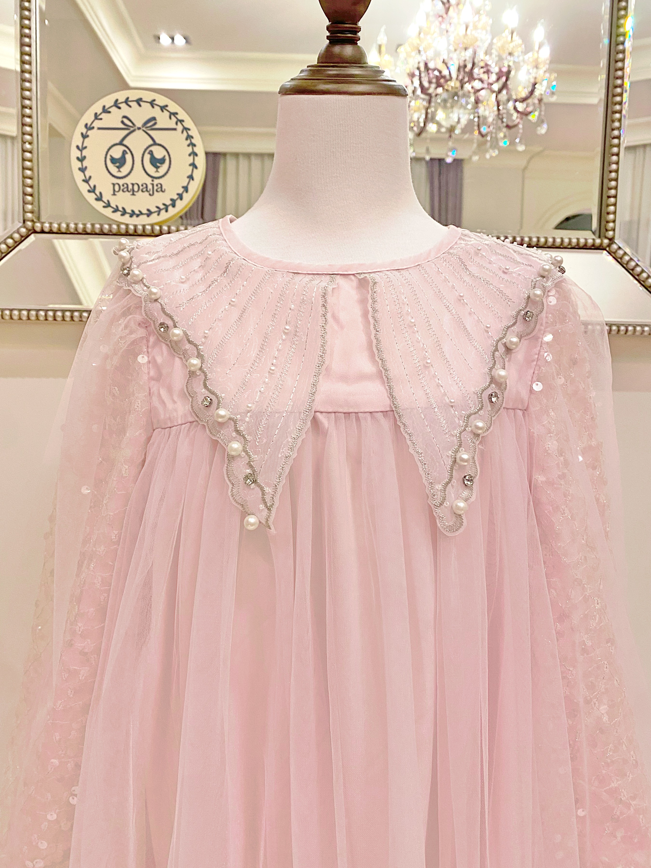 เดรสแขนยาวสีชมพูอ่อน แขนแต่งเลื่อมวิ้งๆ ปกผ้าแก้วฉลุลายปักไข่มุก