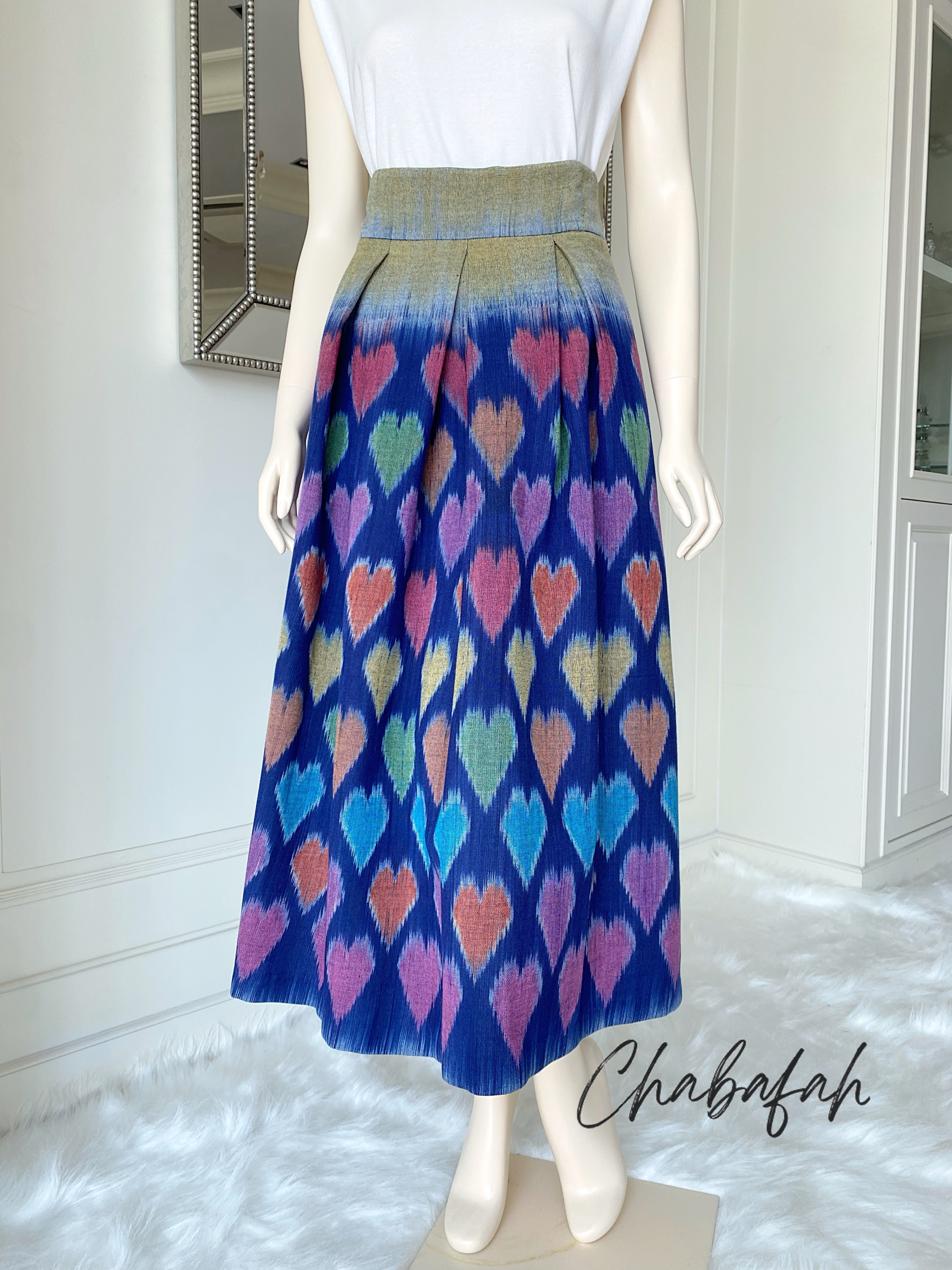 (No. 007) กระโปรงผ้าฝ้ายไทยทอมือ ลายหัวใจหลากสี ทรงทวิส แบรนด์ Chabafah (ชบาฟ้า)