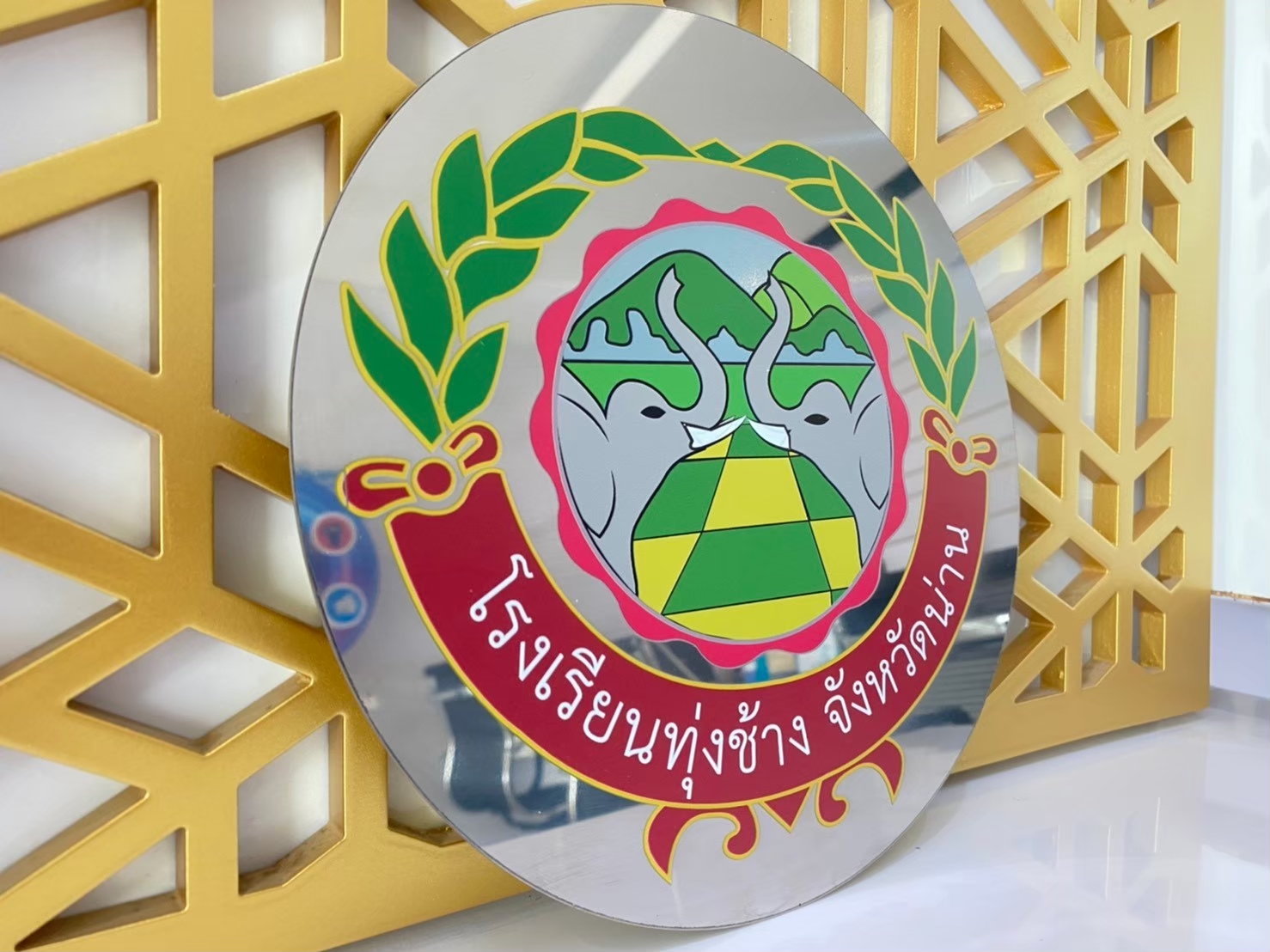 โลโก้โพเดียม โลโก้หน่วยงาน ขนาด 20-25 ซม. วัสดุสแตนเลสหนา 0.8 mm. พิมพ์ UV PRINT สั่งผลิตตามแบบ