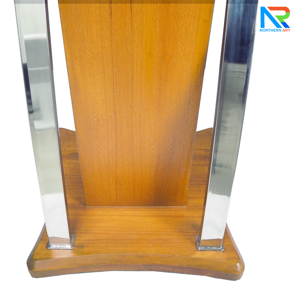 โพเดียมไม้ สีสัก ตกแต่งสแตนเลสเกรด304 ขนาด (W) 55 x (L) 50 x (H) 120 cm.