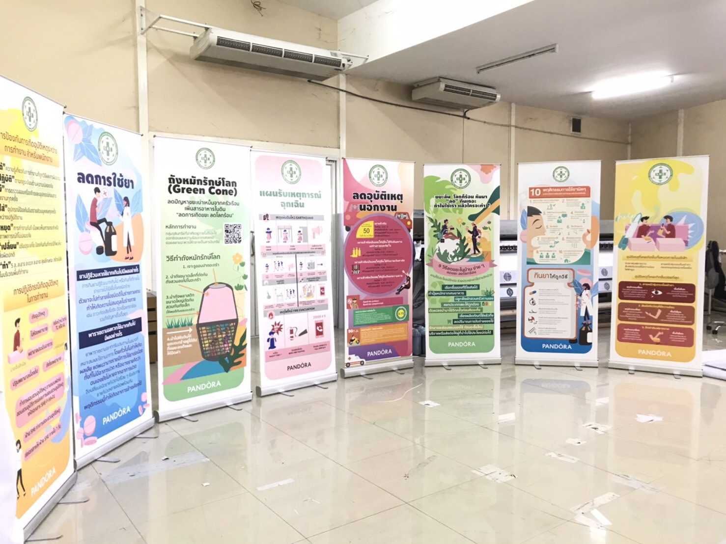 ROLL UP GRADE A โรลอัพ ขนาด 80x200 ซม. โครงสร้างอะลูมิเนียมอย่างดี แข็งแรง ทนทาน ม้วนเก็บได้ พกพาสะดวก