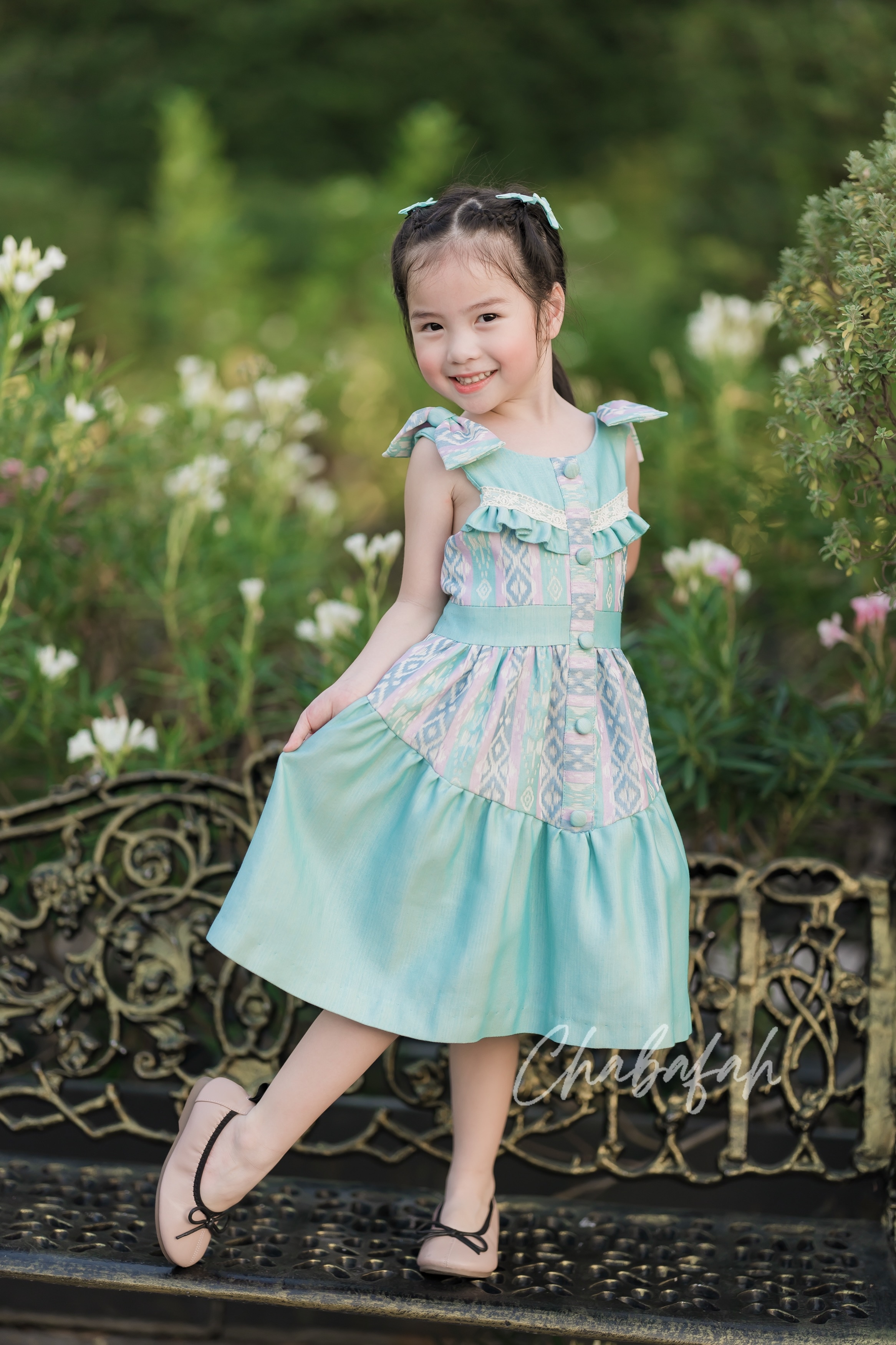 เดรสแขนกุดผ้าไทย แบรนด์ Chabafah สีฟ้ามิ้นท์