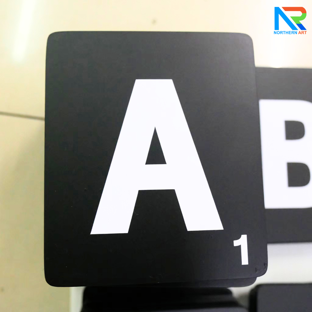 เกมส์ครอสเวิร์ด Crossword Game ขนาด (W)200 x (H)207 cm. พร้อมแผ่นตัวอักษร ช่องเก็บตัวอักษร และ แท่นวางตัวอักษร