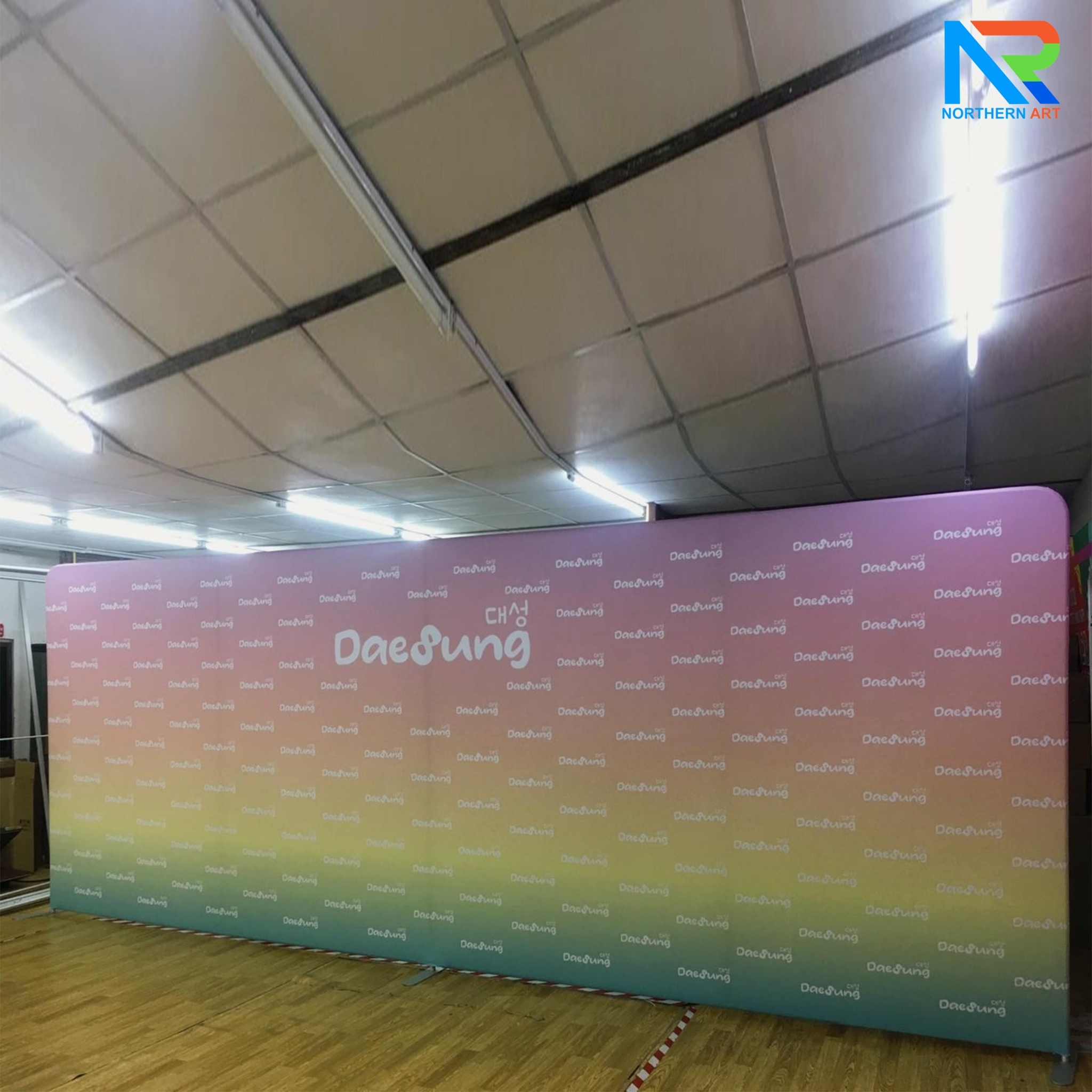 แบคดรอปผ้า (Fabric Backdrop) รุ่นตรง Savvy ขนาด (H)180 x (W)120-1000 cm. โครงอะลูมิเนียม ถอดประกอบได้ แถมฟรี! กระเป๋าใส่อุปกรณ์ 1 ใบ