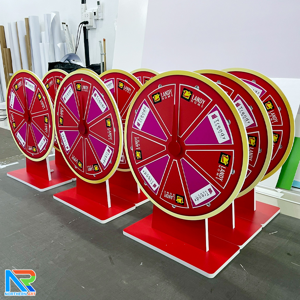 เกมส์วงล้อแม่เหล็กตั้งโต๊ะ ขนาดวงล้อ 50 ซม. สูง 61 ซม. วัสดุพลาสวูดสีขาว หนา 8-15 มม. ถอดประกอบได้