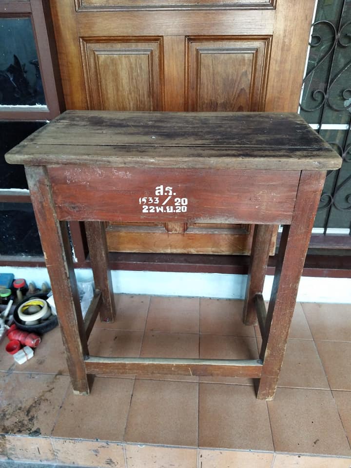 โต๊ะนักเรียนเก่า หน้าไม้เต็มแผ่น (5)