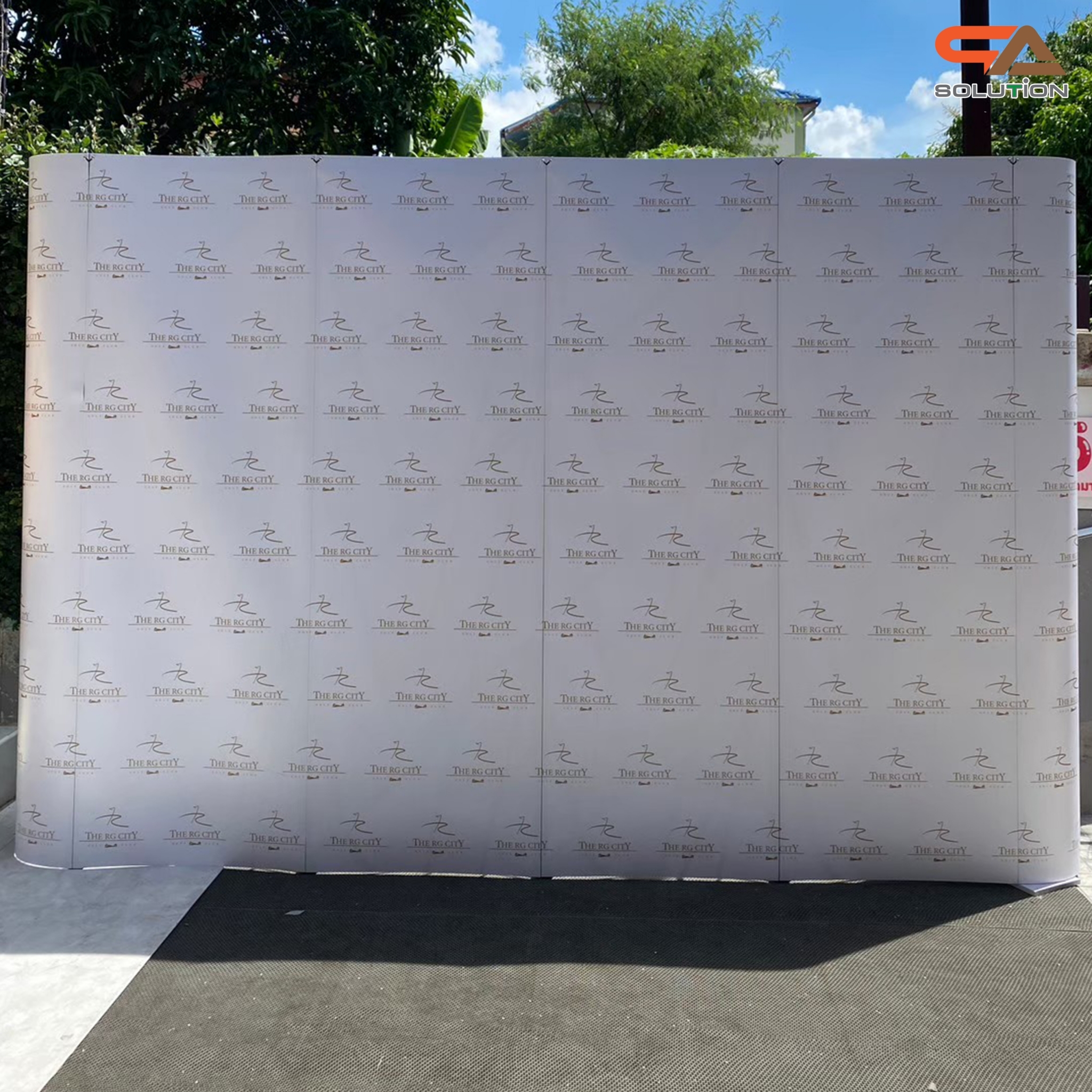 BACK DROP ฉากแบคดรอป รุ่นมน แบบตรง โครงอะลูมิเนียม ถอดประกอบได้ พร้อมงานพิมพ์ + โคมไฟ2ชุด พร้อมกระเป๋าล้อลาก 1 ใบ