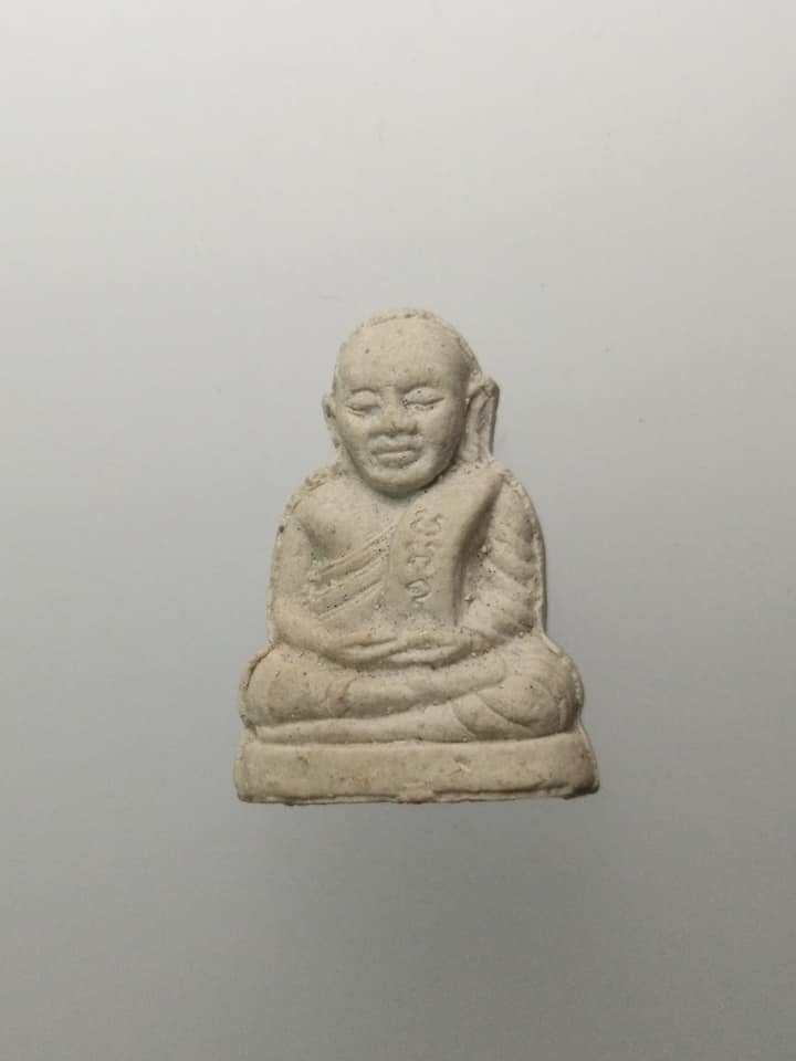 F265 พระผงหลวงพ่อเงิน วัดบางคลาน จ.พิจิตร เนื้อผงเกษรดอกไม้ 108 ปี 2534