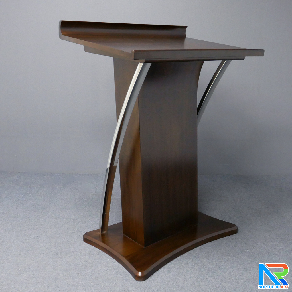 โพเดียมไม้ ยืนคู่ สีโอ๊คเข้ม ขนาด (W) 90x (L) 63 x (H) 120 cm. ตกแต่งเสาโค้งสแตนเลสเกรด 304