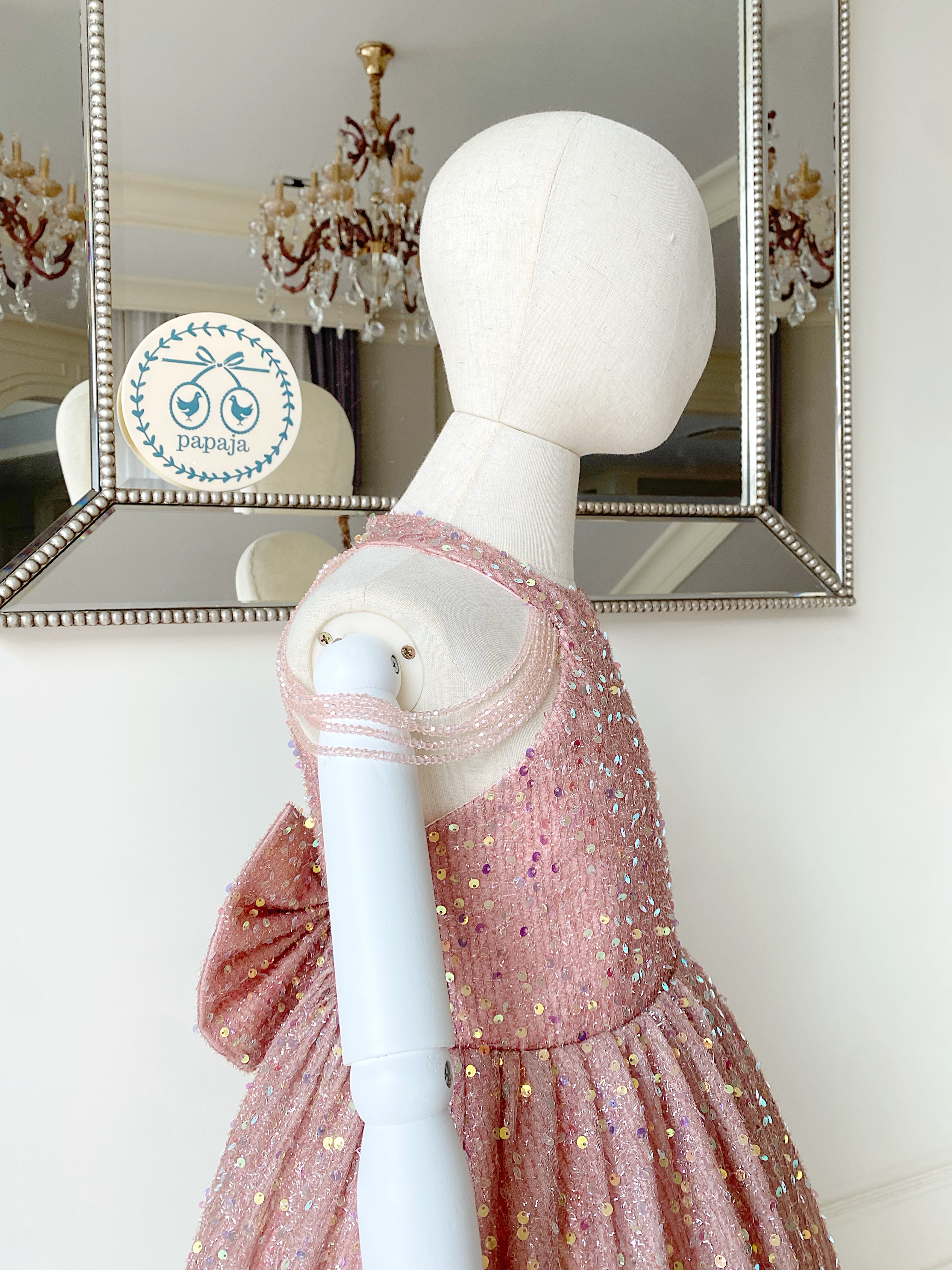 เดรสออกงานราตรียาวแขนล้ำสีชมพูตุ่นผ้าปักเลื่อมวิ้งๆ ทั้งชุด ประดับคริสตัลสุดหรู