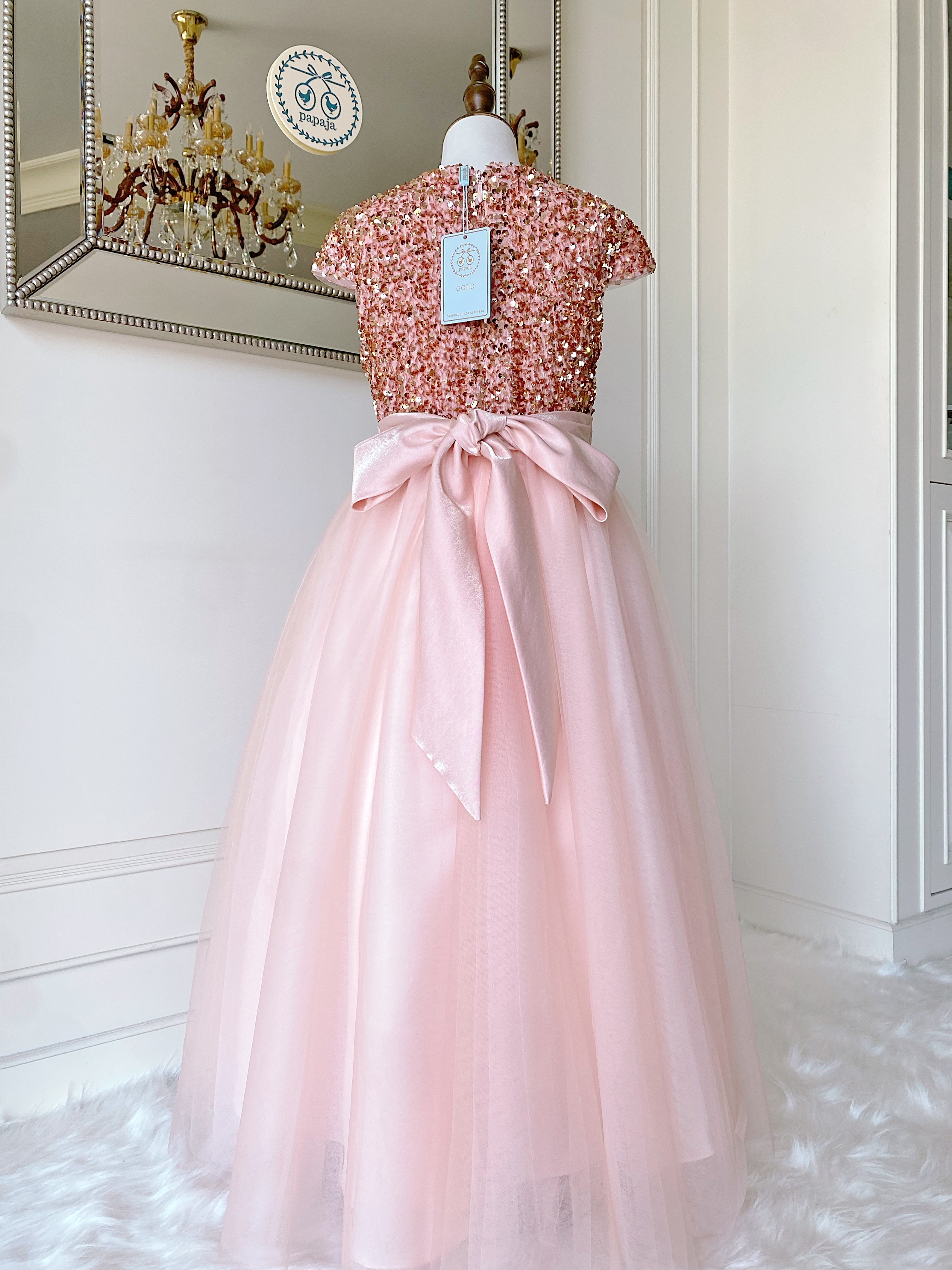 เดรสออกงานราตรียาวแขนล้ำ สีชมพูพีช (งานไฮพรีเมี่ยม) ด้านบนปักเลื่อม ช่วงกระโปรงผ้าโปร่งซอฟท์ๆ ละมุน