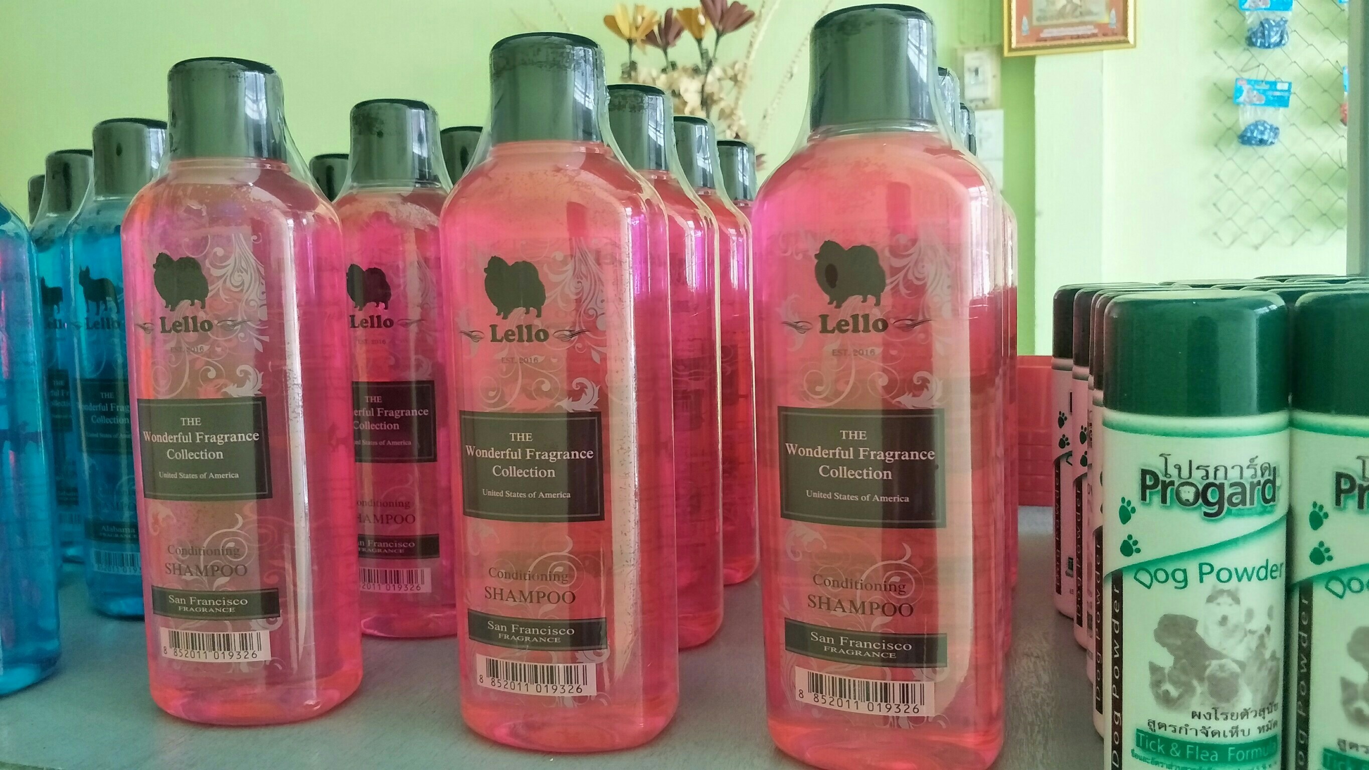 Lello แชมพูอาบน้ำสุนัข พันธุ์เล็ก ขวดสีชมพู ขนาด 1,000 มล. ราคา 150 บาท #ร้านpetcare #petcareนางรอง #ร้านรักสัตว์ #ร้านรักสัตว์นางรอง #ร้านpetcareรักสัตว์ เป็นร้านสาขา อ.นางรองบ้านเราค่ะ ดูแลให้คำปรึกษาและจำหน่าย โดยลูกหลานคน อ.นางรอง 🙇 ***ทางร้าน