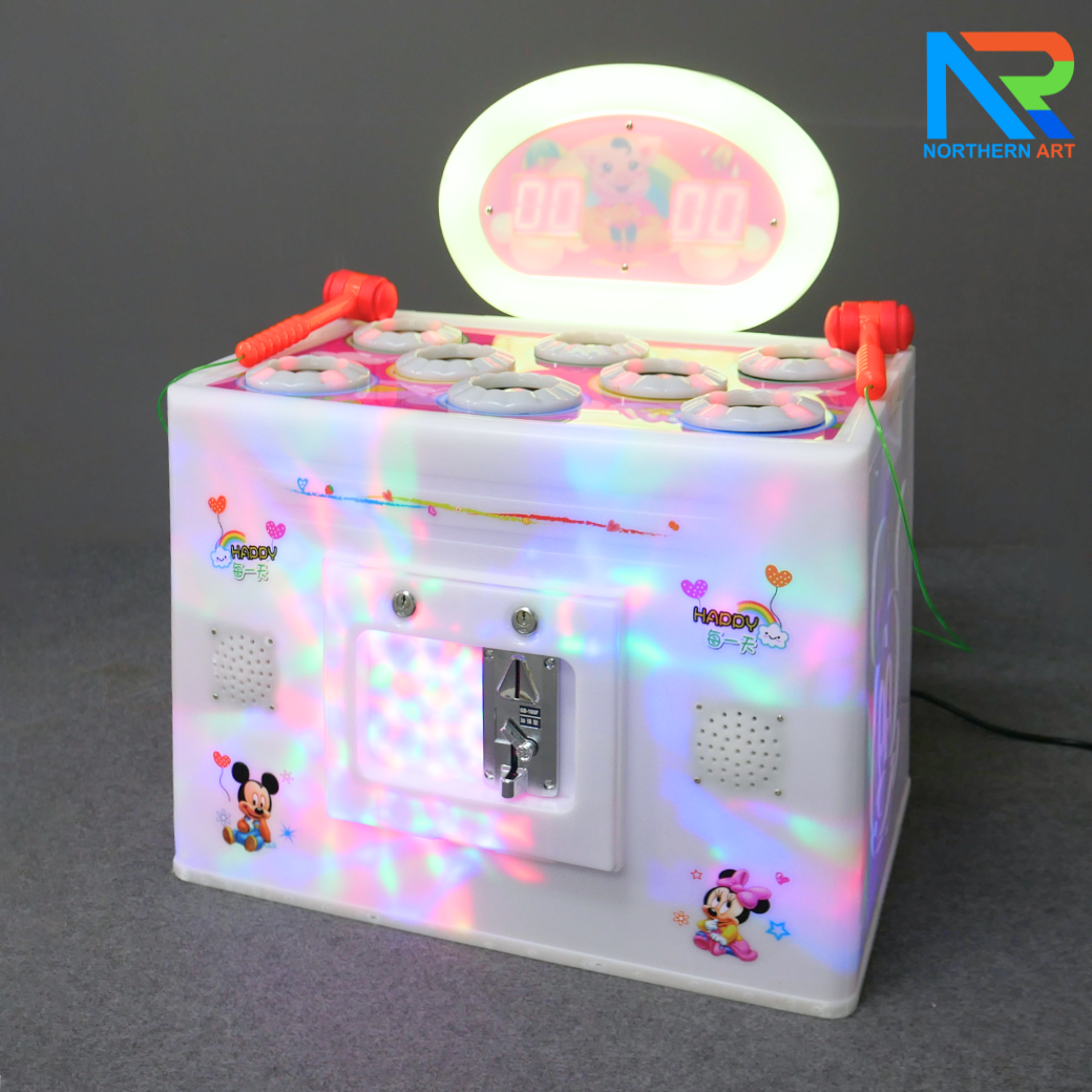 เกมส์ตีตุ่น ขนาด (W)60 x (D)40 x (H)70 cm. พร้อมไฟ LED นับคะแนน กุญแจสำหรับไขตู้เกมส์ 4 ดอก พร้อมเหรียญโลหะ 10 เหรียญ