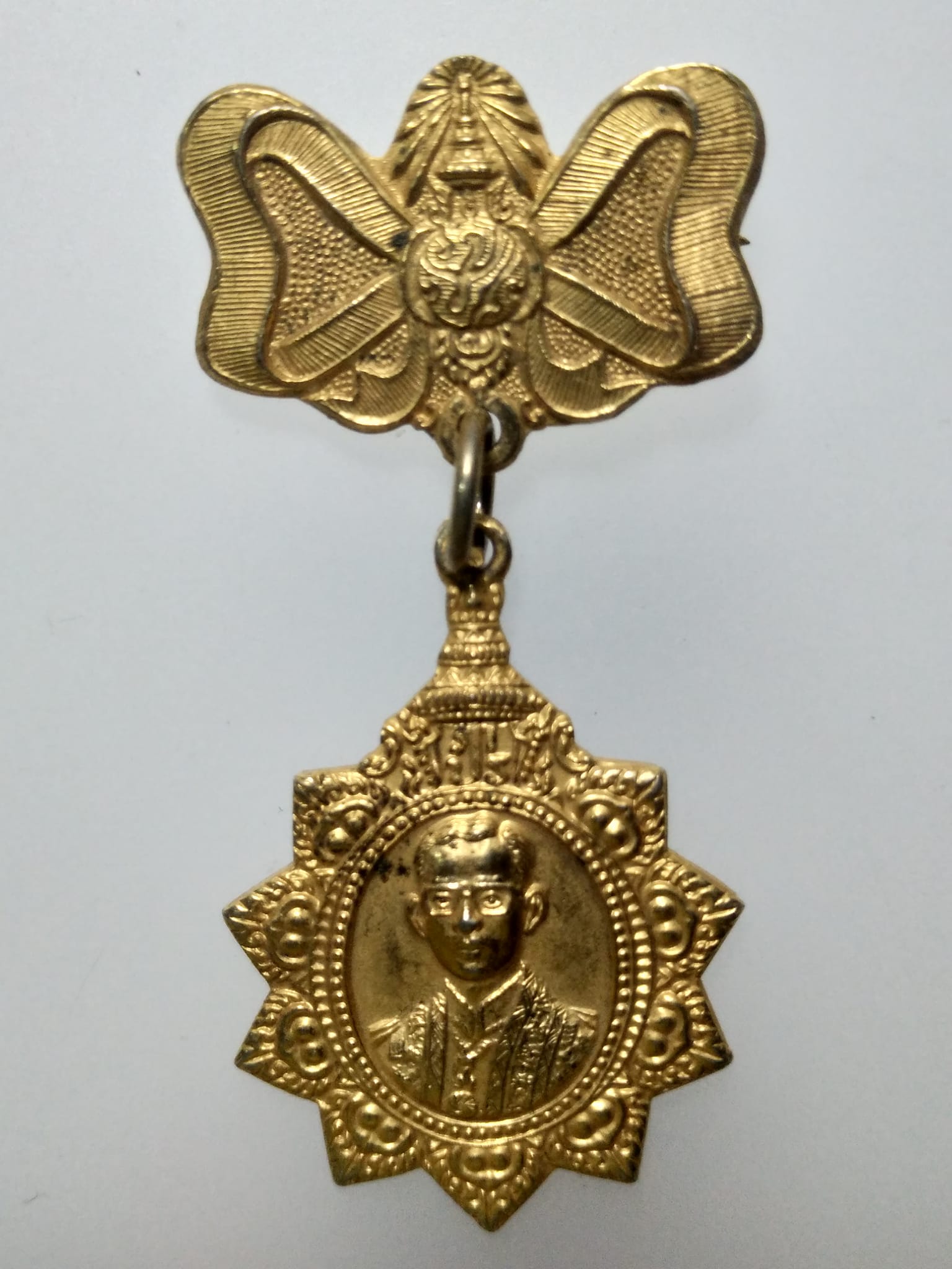 E226 เหรียญโบว์ในหลวงรัชกาลที่ 9 มูลนิธิ5ธันวามหาราช ครั้งที่8 ปี2527