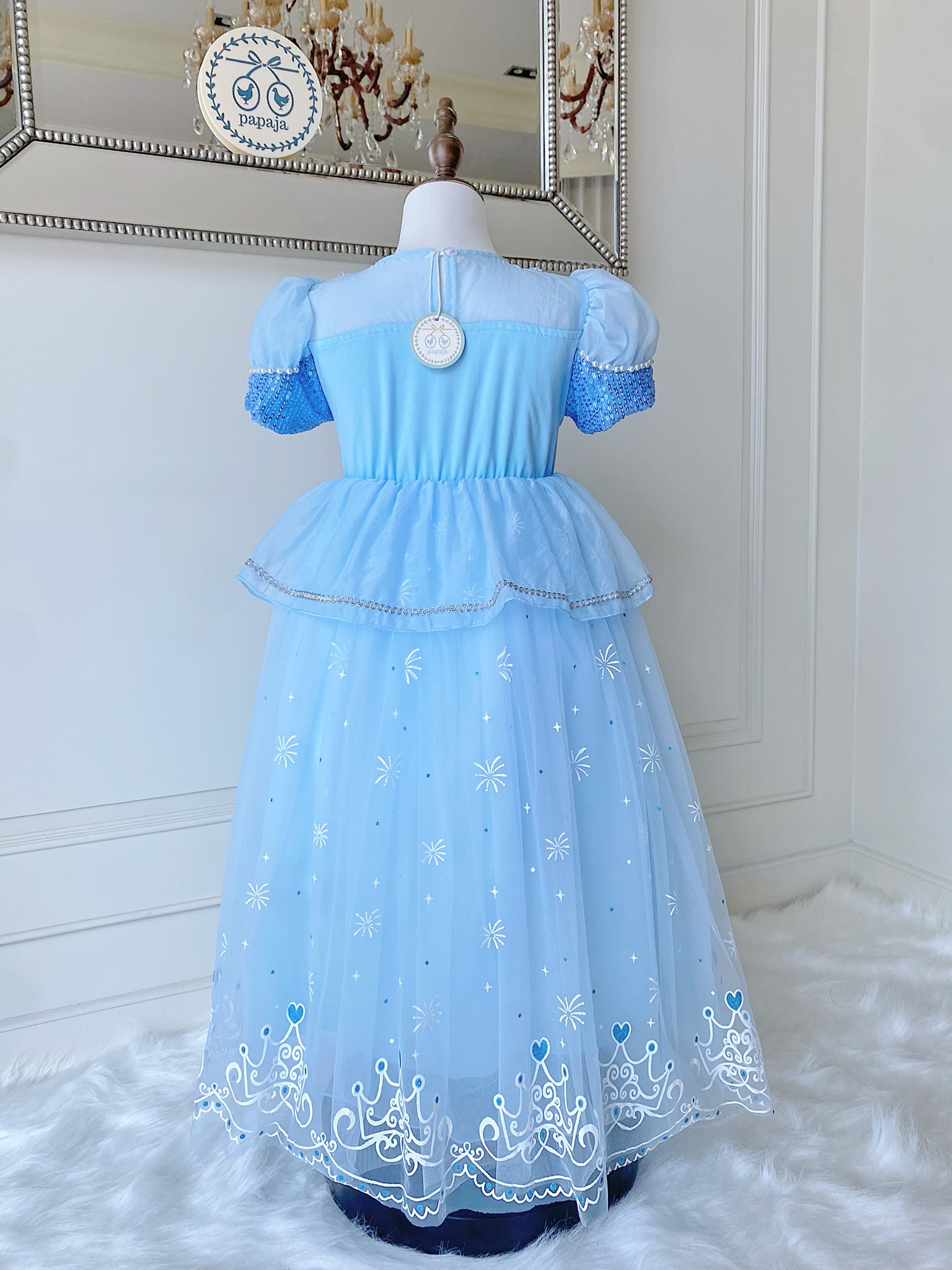 ชุดเจ้าหญิงเจ้าหญิงเอลซ่า รุ่นแขนตุ๊กตา ดีไซส์โบว์กลางอก ปักมุก พร้อมผ้าคลุมถอดออกได้