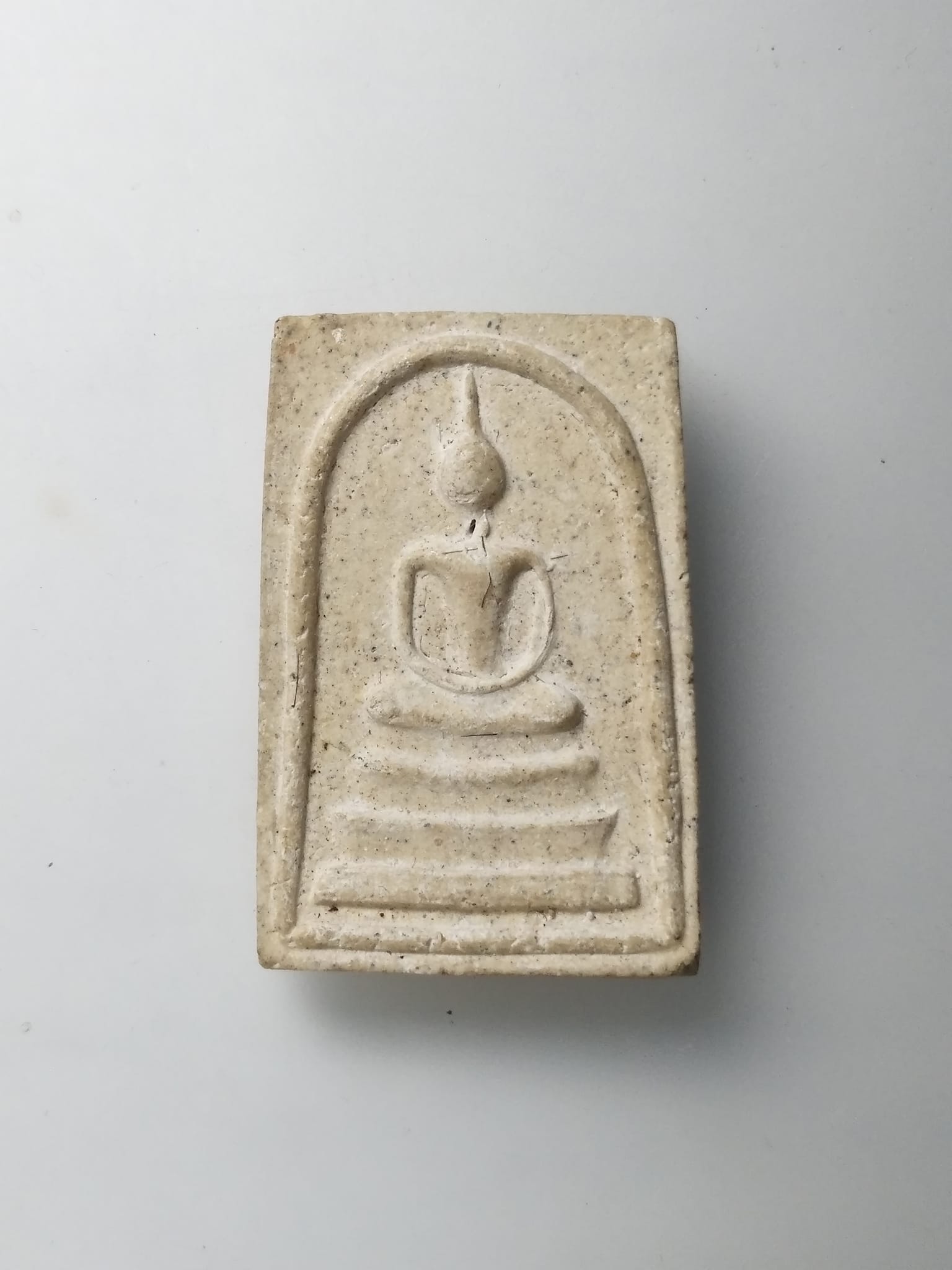 G681 พระสมเด็จผงฉัพพรรณรังสี หลวงพ่อสละ วัดประดู่ทรงธรรม (หลังพระธาตุ) พระรุ่นนี้ของท่าน ผู้ที่จะได้ ต้องไปขึ้นกรรมฐาน กับท่าน ถึงจะได้มา