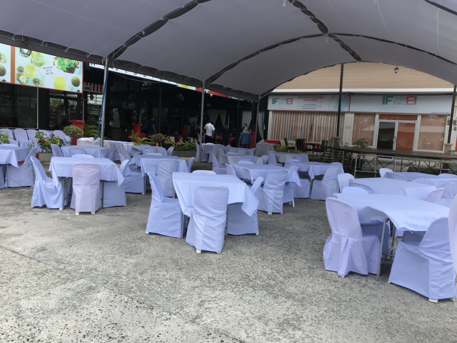 โต๊ะเหลี่่ยม1เมตร พร้อมเก้าอี้ (โต๊ะไม้) เหมาะสำหรับงานจัดเลี้ยงประเภทต่างๆ