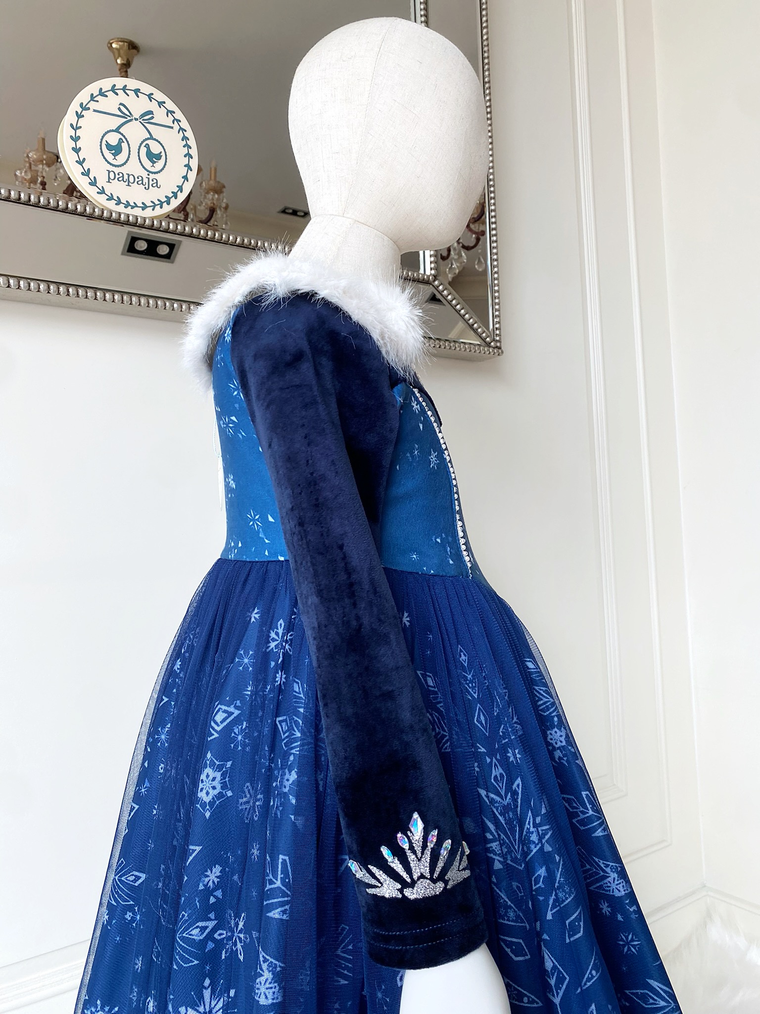 ชุดเจ้าหญิงเอลซ่าสีน้ำเงินเข้ม บุขนฟรีซกันหนาวอย่างดี มีปกขนสีขาวถอดออกได้